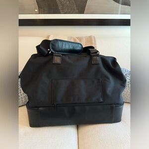 Béis Luggage The Weekender in Black